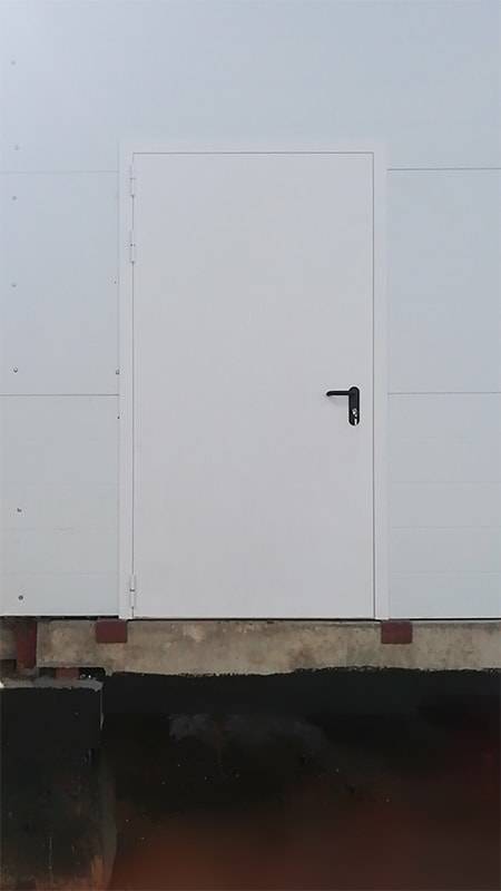 Белая противопожарная дверь